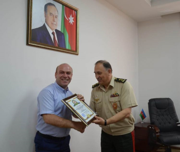 Zakir Həsənov ordudan yazan jurnalistləri fəxri fərmanla təltif edib
